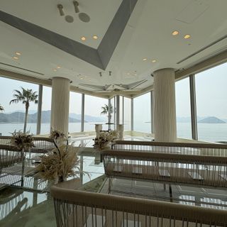 遠くまで海が見通せるチャペル