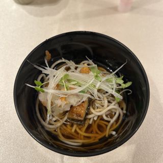 うなぎが乗ったおそば！
あっさりしてて鰻は格別でした！