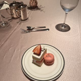 マカロンとケーキどちらもすごく美味しかったです。