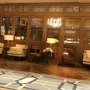 ロビー横の待機椅子|800501さんのTHE GRAND HOUSE(グランドハウス)の写真(2671778)