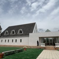 挙式後に参列者と写真撮影ができます。