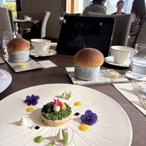 前菜とパン|800596さんのパレスホテル東京(PALACE HOTEL TOKYO)の写真(2675248)