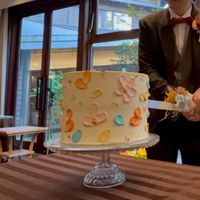 装花と合わせたケーキデザインにしました。約40名分の量です