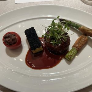 メイン料理(赤身肉で私たちは好みでした)|801062さんのコンラッド東京の写真(2673084)