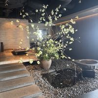 上層階に小さな池があって感動しました。