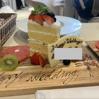 ウエディングケーキの残りを披露宴後控え室で頂きました。