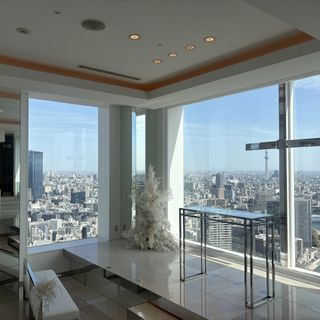 チャペル自体は小さめです。が、晴れていればとても綺麗です。