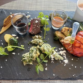 オマール海老の料理がおいしかったです。