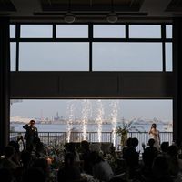 花火と共に入場！