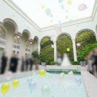 プールでのバルーンのドロップ&フライ