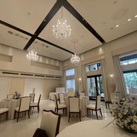 白基調で広めの会場でした。