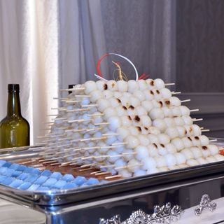 ケーキ入刀の代わりにお団子セレモニーをしました。