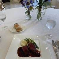 パンは少し硬め。ソースとあう。