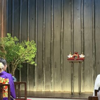 厳かな雰囲気で思わず小声に。