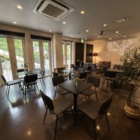 シックなテイストの披露宴会場の待合