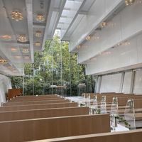 バージンロードも長すぎないサイズ感