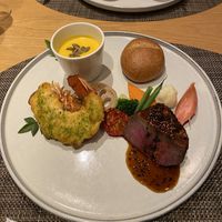 料理。かなり手が混んでおりどれも美味しかった。