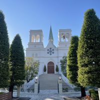 大階段ではフラワーシャワーやブーケトスも可能とのことです。
