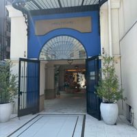 式場入り口から青く、かわいかったです
