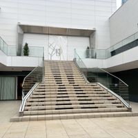 大階段がとても大きく印象的でした。