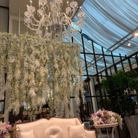 メイン席後ろをお花で飾ってあり、かわいかったです。