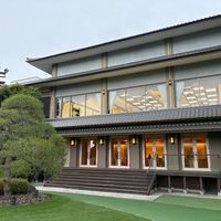 庭から見える披露宴会場