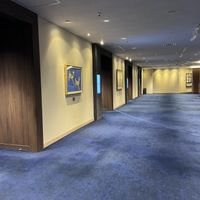 ロビーから見える披露宴会場