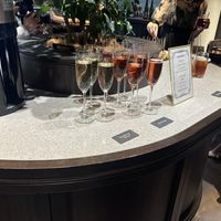 受付後挙式会場移動前待合室での飲み物