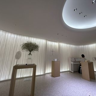 温かみのある挙式会場です。