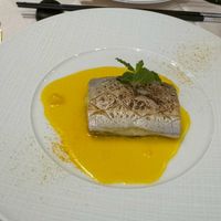 お魚。黄色のソースも美味しかった