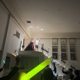 階段からの入場が可能