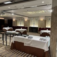 CENTURY COURT Marunouchi（明治生命館内・国指定重要文化財）の披露宴会場の写真（2枚目）