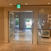 披露宴会場から外のガーデンを写した写真
