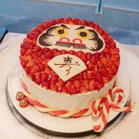 だるまケーキの目入れ後。
