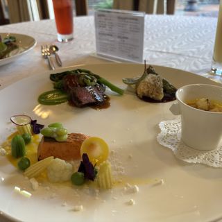 クオーリ クオーリ   〈エルフラットグループ〉のクチコミ 料理・ケーキの写真（1枚目）