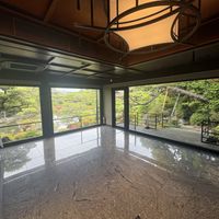 日本庭園の眺めが素敵で、自然光がたくさん入る素敵な会場でした