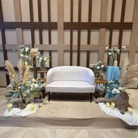 高砂にはステージがあり、どの席からも新郎新婦が見えやすかった