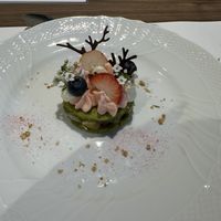 デザートです。春のメニューで、見た目も華やかで味も美味しかっ