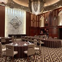デュクラス大阪/FIVESTAR WEDDINGの披露宴会場の写真（2枚目）