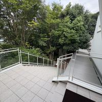 チャペルから披露宴会場の階段