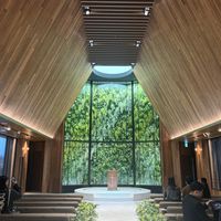 見学時に撮らせていただいたチャペルの写真になります。