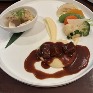 メインのお肉料理。|813925さんのTHE TAGAYA京都御幸町(旧京都セントアンドリュース教会)の写真(2715335)