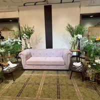 こだわりのメインソファと装花