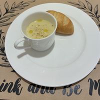 前菜　野菜のポタージュとパン