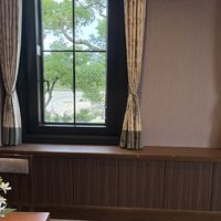 披露宴会場の窓から緑が見えます。