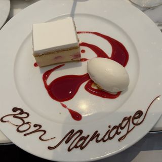 ジャルダン ポール・ボキューズ(しいのき迎賓館内)のクチコミ 料理・ケーキの写真(1枚目)