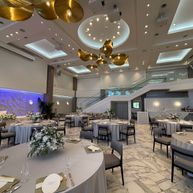 NIHO -Dramatic scene wedding-（ニホ ドラマティックシーンウエディング）の披露宴会場の写真（3枚目）