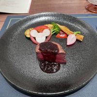 ヒレ肉の黒トリュフソース添え