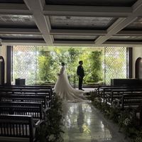 ゲストの受付時間中に撮ってもらった挙式会場での写真です