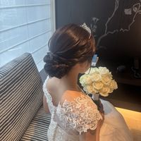 ホテルなので、滞在している自室でヘアメイクをしてもらいます。